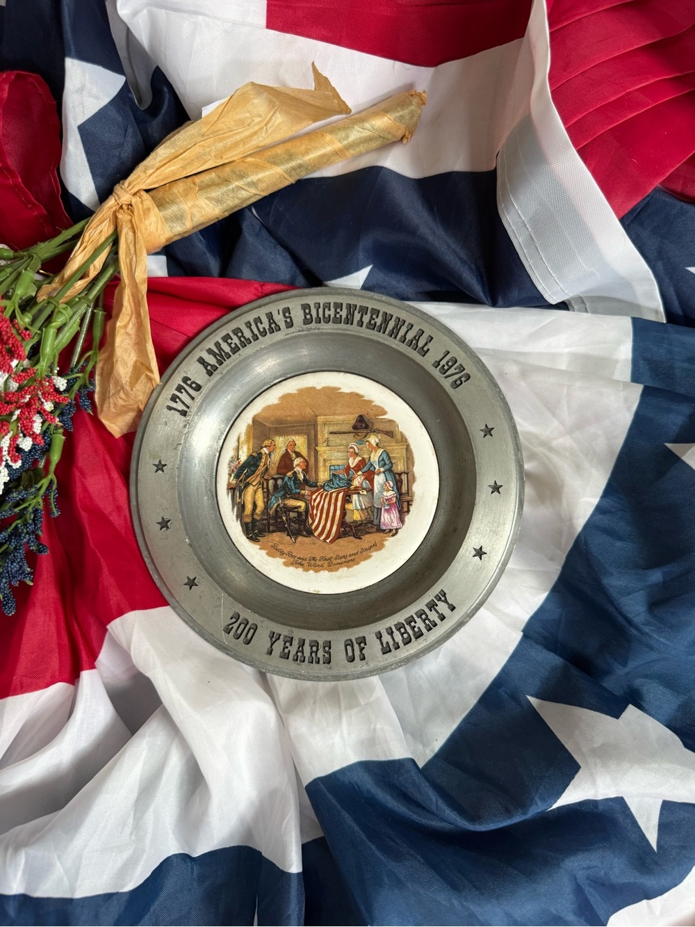 Vintage Red, White & Blue American Bicentennial Decorative Plate